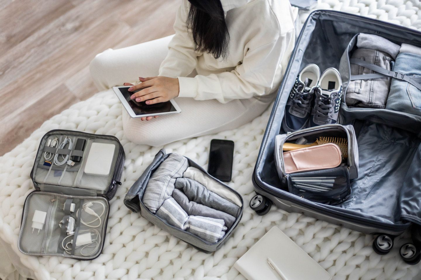 Cosmetics for travel - which ones are worth choosing? – main image