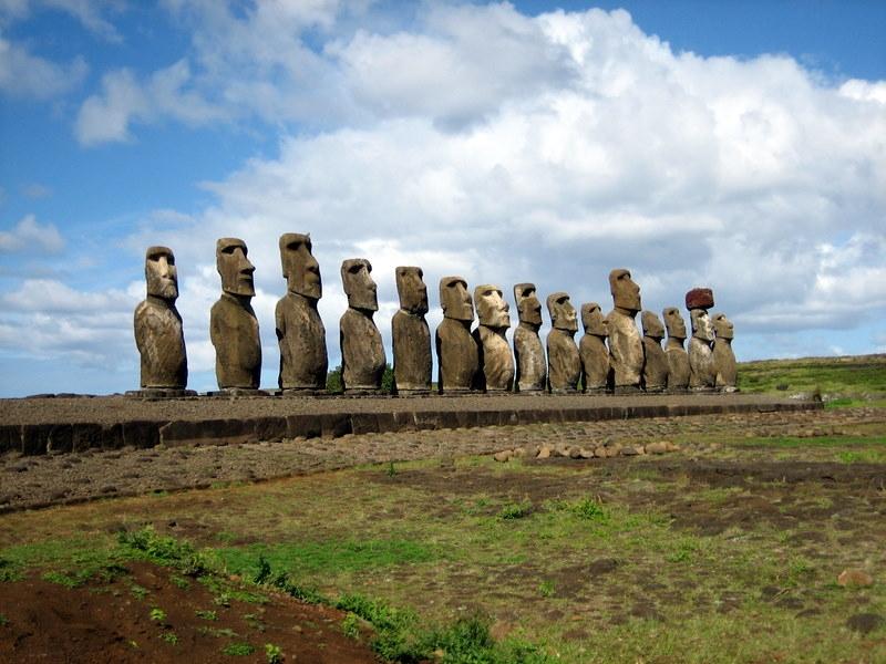 The silent faces of Easter Island – image 1