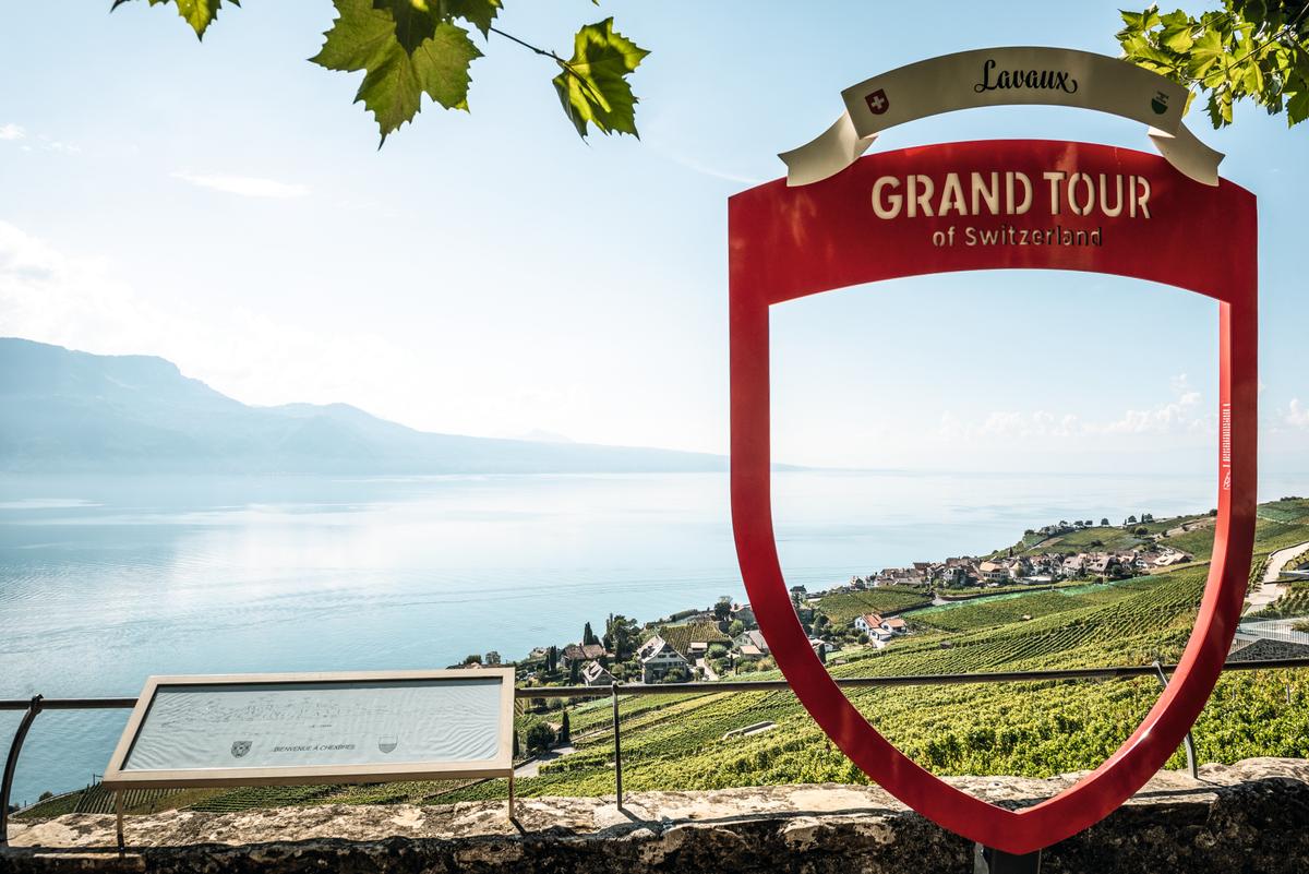 From the mountains to the lake - Grand Tour of Switzerland – image 1