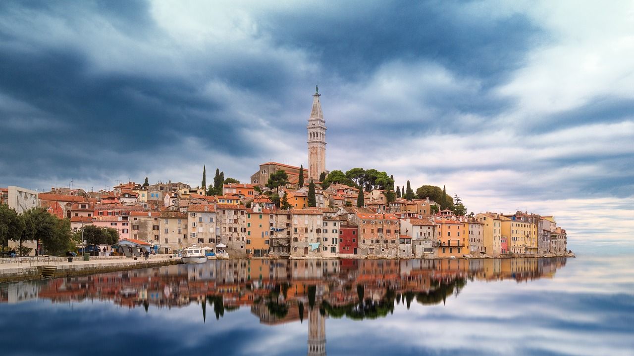 Odkryj uroki rovinj: najlepsze kempingi w Chorwacji nad Adriatykiem – główne zdjęcie