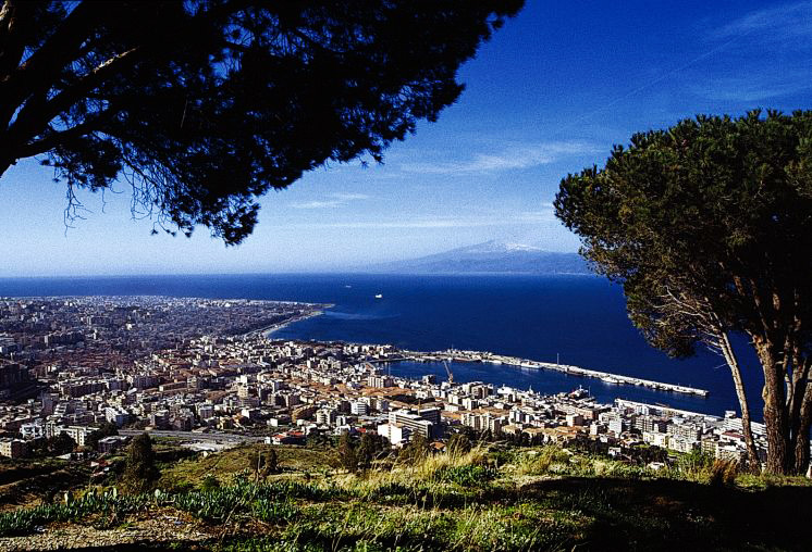 From heel to toe - Reggio di Calabria – main image