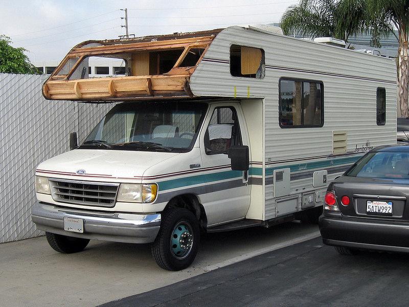 Is it profitable to buy a damaged motorhome at an attractive price? – image 1
