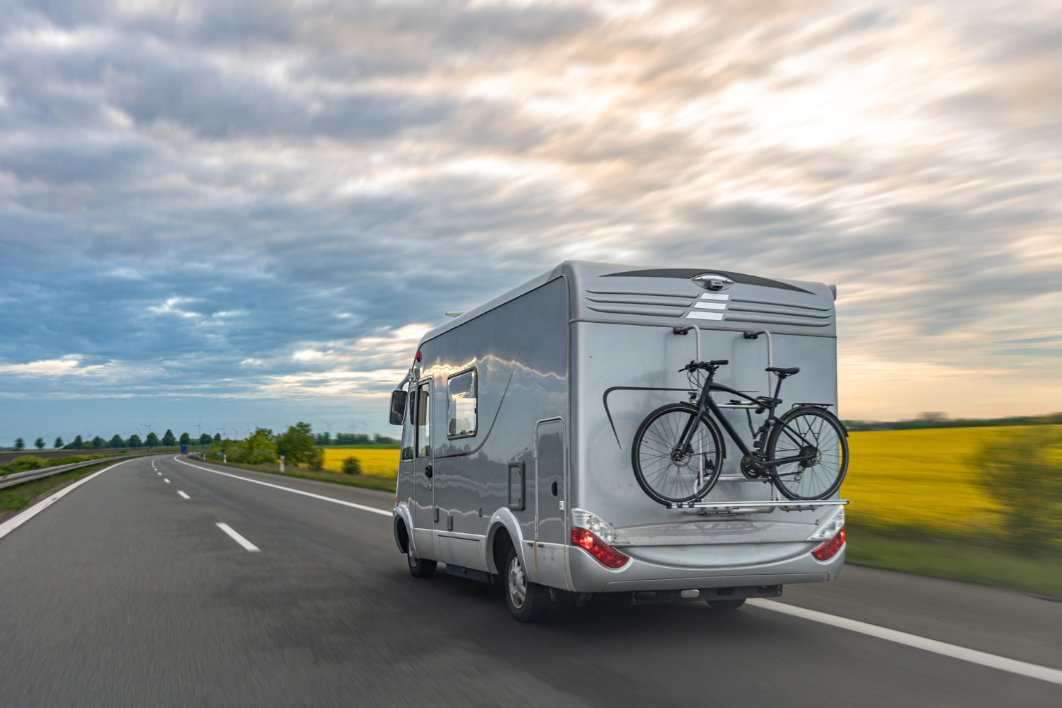 Active holiday with a camper - how to choose a bike for the routes you want to explore? – image 1